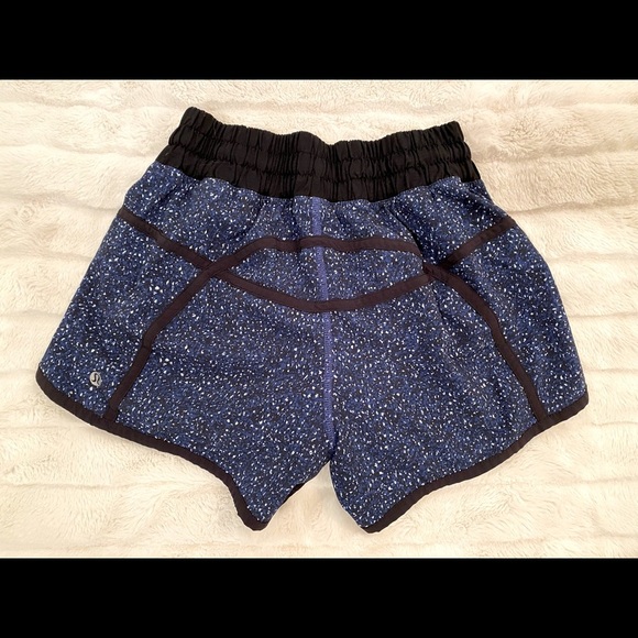 Lululemon Womens Shorts Retired Size 4 - Picture 4 of 4